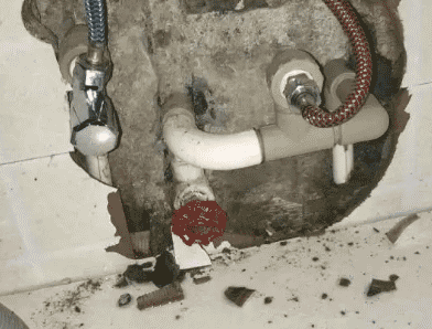 永顺卫生间漏水维修公司专业为您介绍下永顺查漏水的服务流程是怎么样的。首先需求找专业的师傅走效